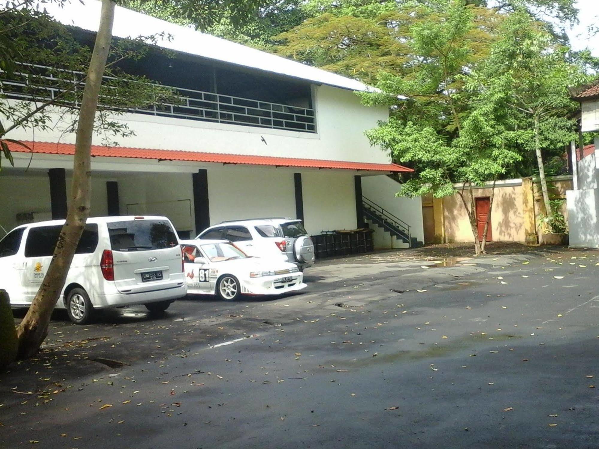 Mirah Hostel Legian Exterior foto
