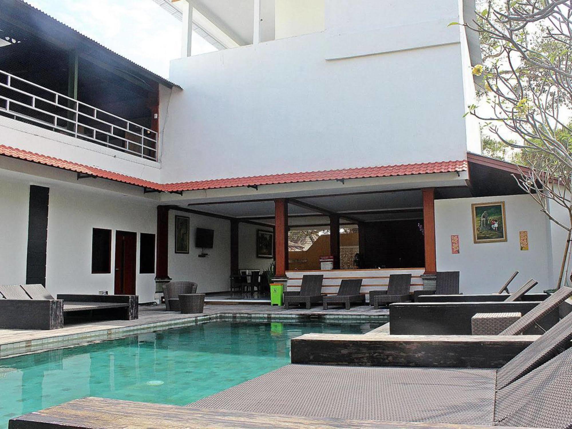 Mirah Hostel Legian Exterior foto